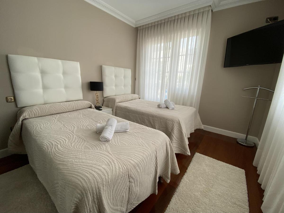 Villa Olympia Кастро-Урдиалес Екстериор снимка